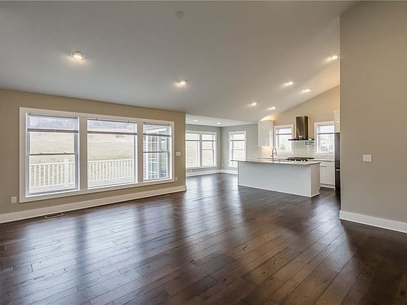 3rd image of 5216 Whitecliff Dr