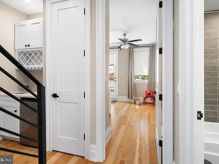 2525 Brown St — Photo 15
