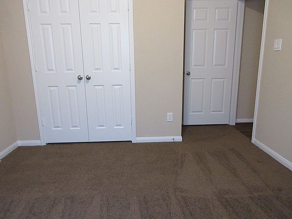 5th image of 3018 Greenbriar Dr