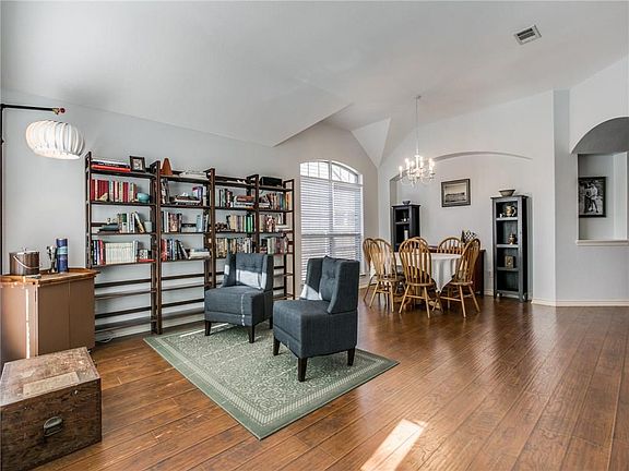 2nd image of 3012 Lena Dr