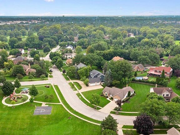 4th image of 644 Country Club Dr