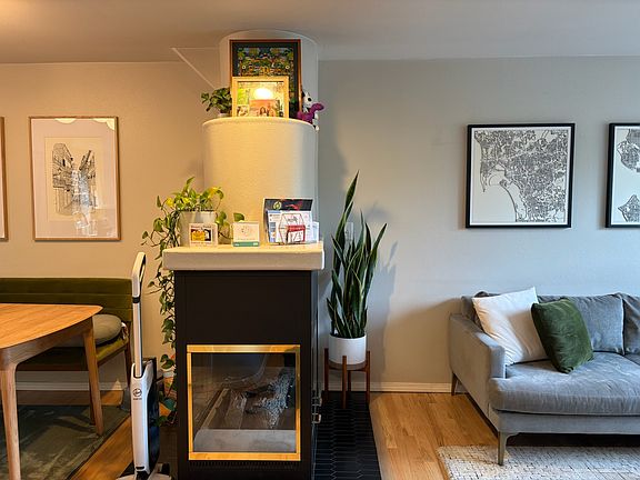 3 sided gas fireplace separates the Living and Dining rooms