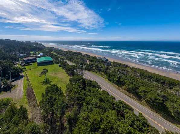 11880 NW Mallard St, Seal Rock, OR 97376