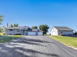 N8401 Town Hall Rd, Black Creek, WI 54106