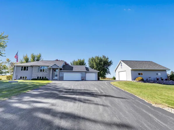 N8401 Town Hall Rd, Black Creek, WI 54106