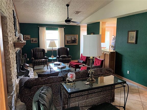 5th image of 311 San Saba St
