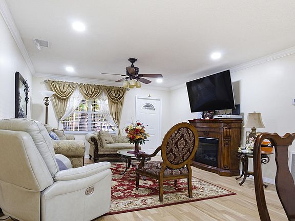 3rd image of 10705 Emperor Street