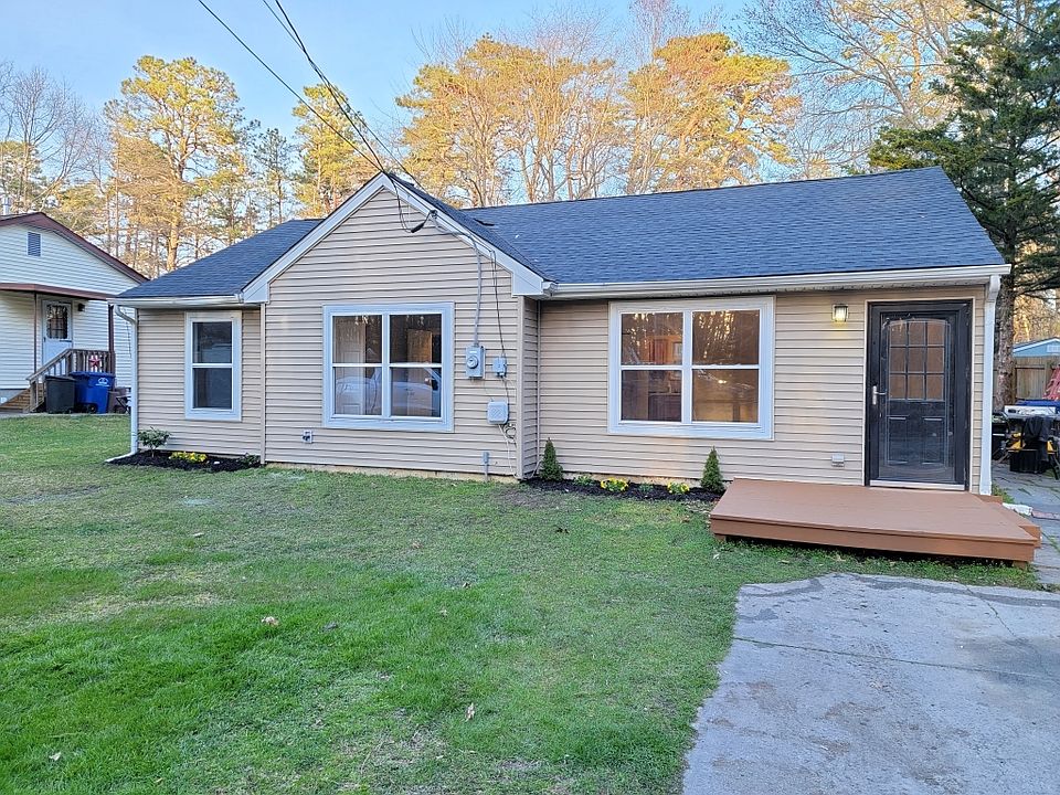 1st image of 105 Foxglove St