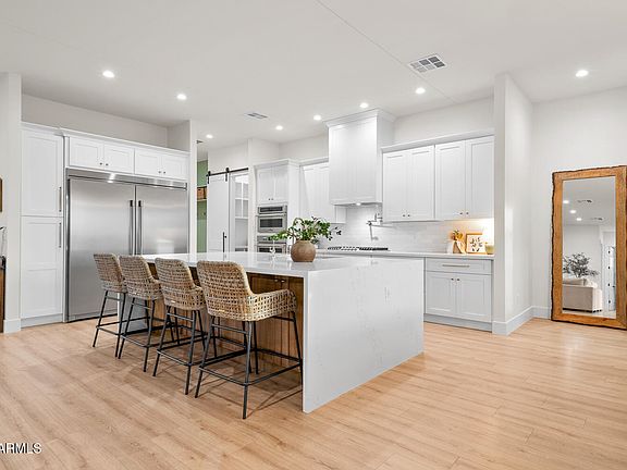 4th image of 590 S Sun Rd