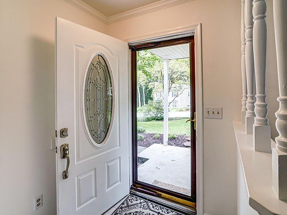 5th image of 1615 Poes Ln