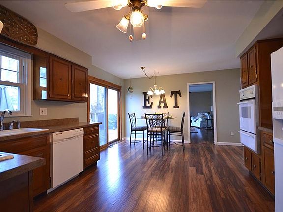 5th image of 13 Burlington Ln