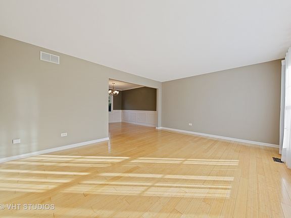 3rd image of 8209 Meadowwood Ave