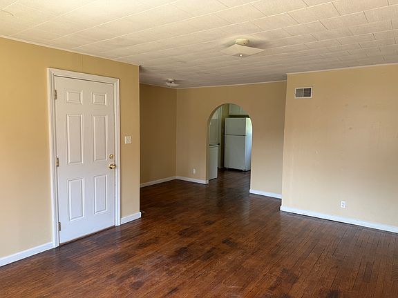 3rd image of 225 Clay St