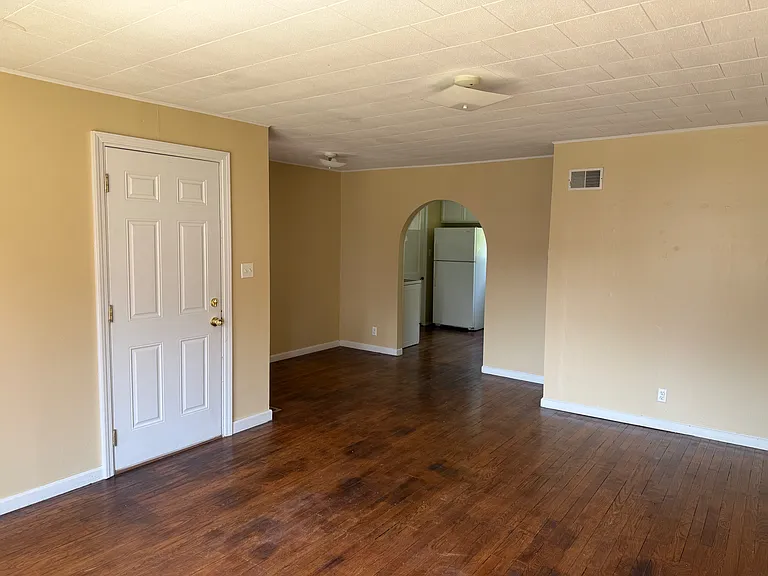 225 Clay St — Photo 3