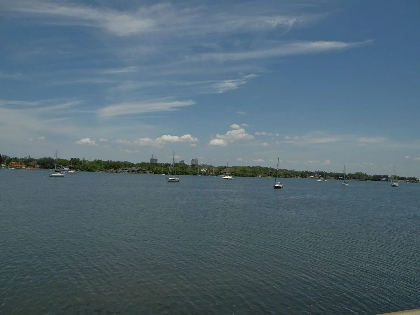 2/1 condo with waterfront view — Photo 2