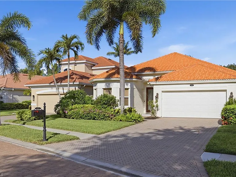 9235 Troon Lakes Dr — Photo 1