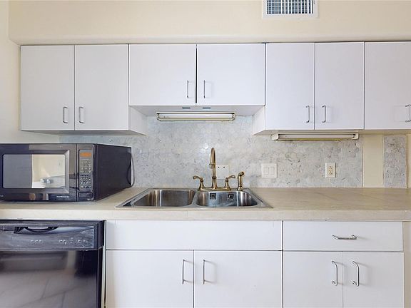 5th image of 2102 S Branard St #B