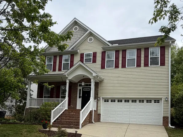 105 Oakbeech Ct, Holly Springs, NC 27540