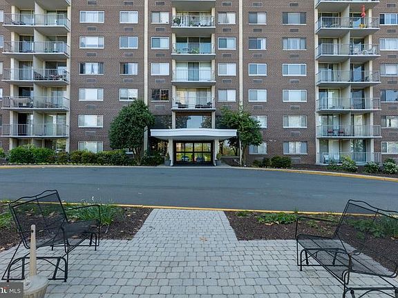 4th image of 2059 Huntington Ave APT 506