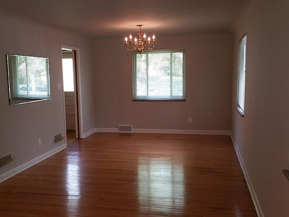 4th image of 2999 Epworth Ct