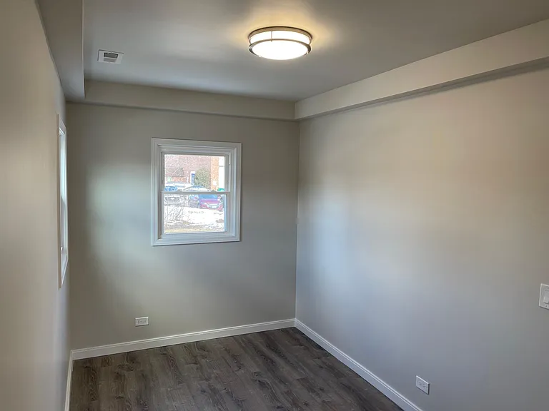 313 N Wolf Rd — Photo 38
