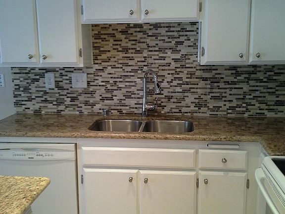 3rd image of 546 Via De La Valle