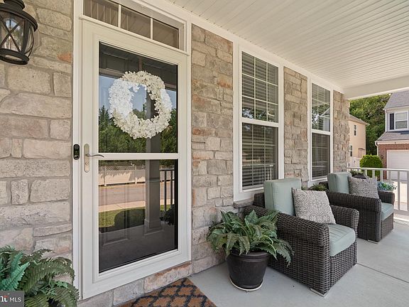 3rd image of 410 Saint Martins Choice Ln