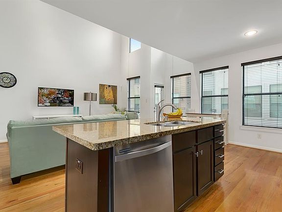 5th image of 1841 Radcliffe St