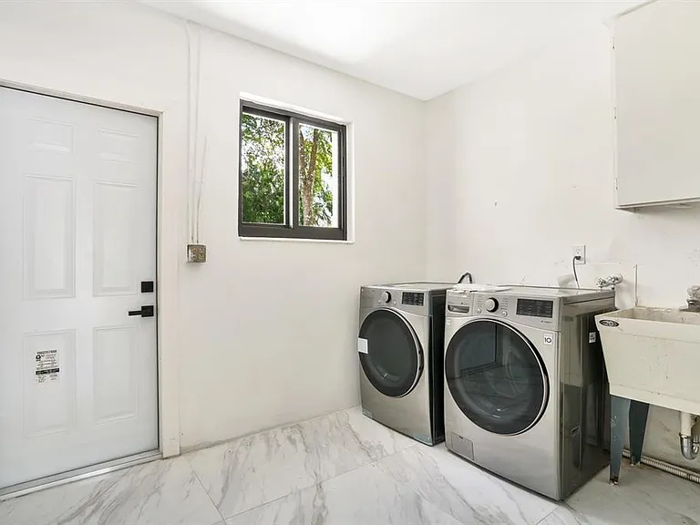 4190 SW 4th St — Photo 28