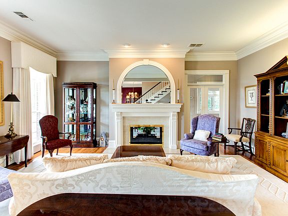 5th image of 329 Old Stone Dr