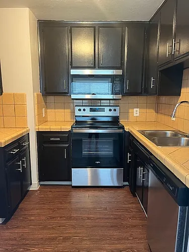7600 N Laurelglen Blvd #A-E Photo 1