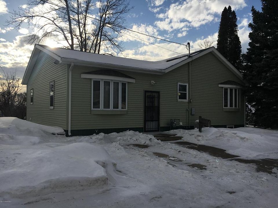 2nd image of 622 N Main St