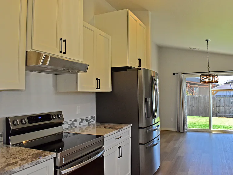 1033 Vick Ln — Photo 10
