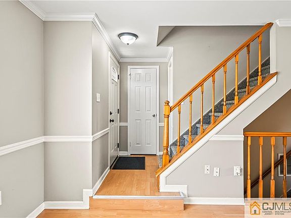 5th image of 48 Delikat Ln