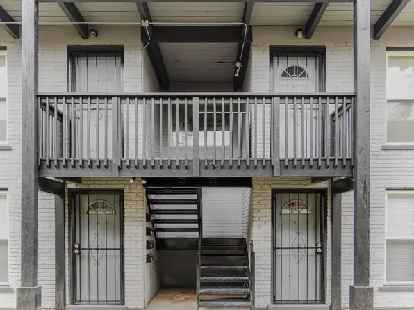 173 W 154th St #1N, Harvey, IL 60426