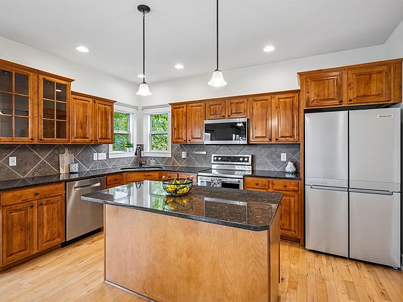 3rd image of 16651 Oakbrook Dr