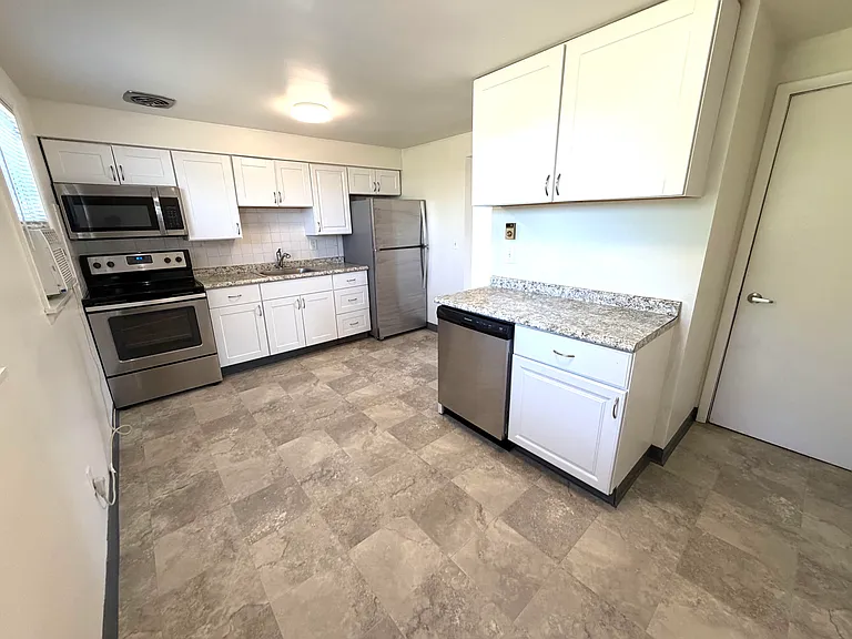 550 Elm St #A — Photo 7