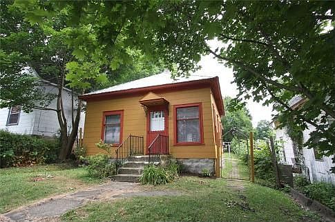 1st image of 206 W Curtis St