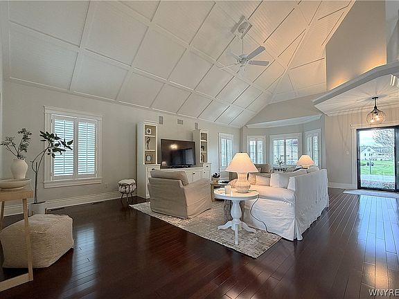 4th image of 6 Water Front Ln
