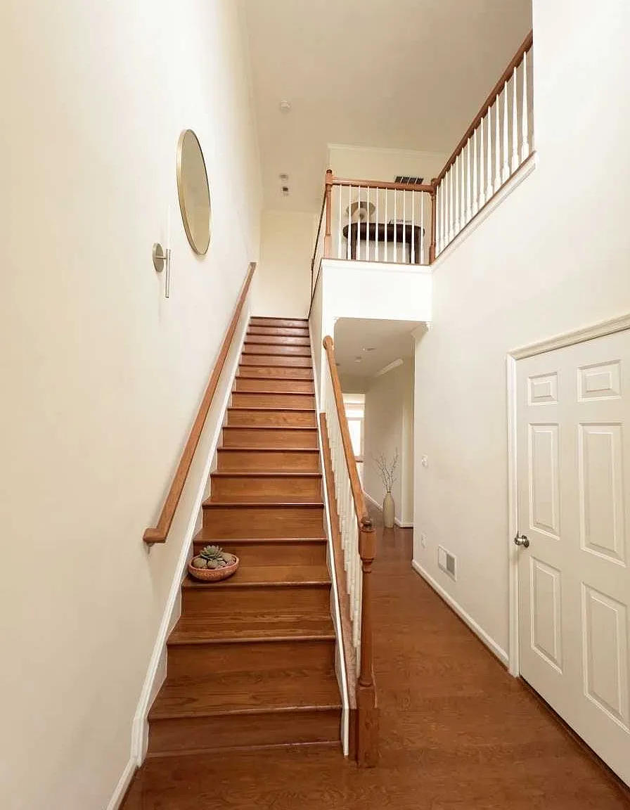 3 bed, 3.5 bath, 2481 sqft, $3,100 — Photo 2