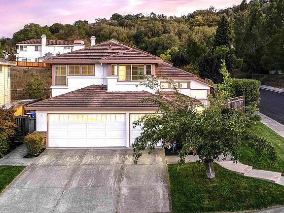 3rd image of 100 Catalina Dr