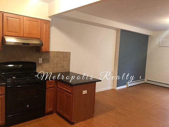4th image of 2541 37th St #1F