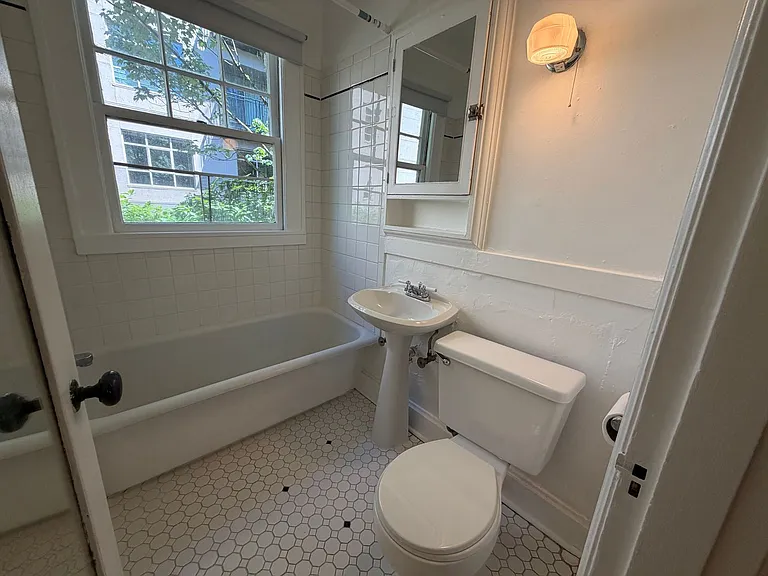Greenway Apartments — Photo 15