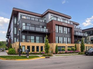 253 Lake St E #407, Wayzata, MN 55391