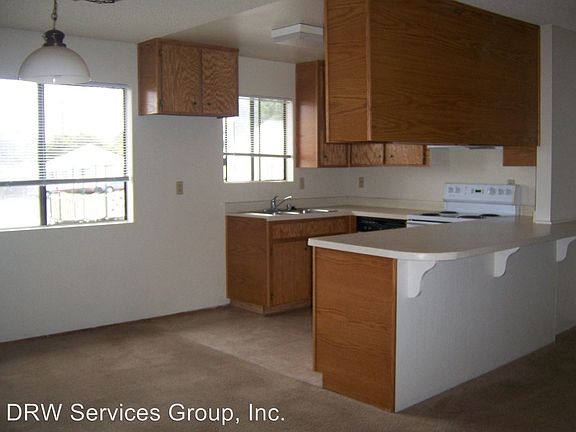3rd image of 81 4th Ave APT 7