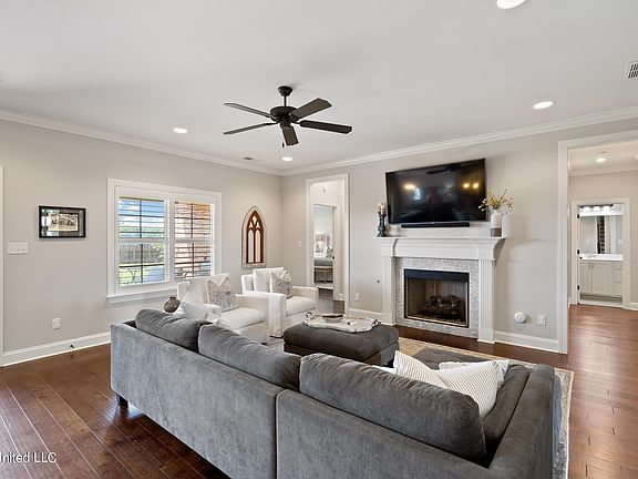 5th image of 3073 Oliver Dr