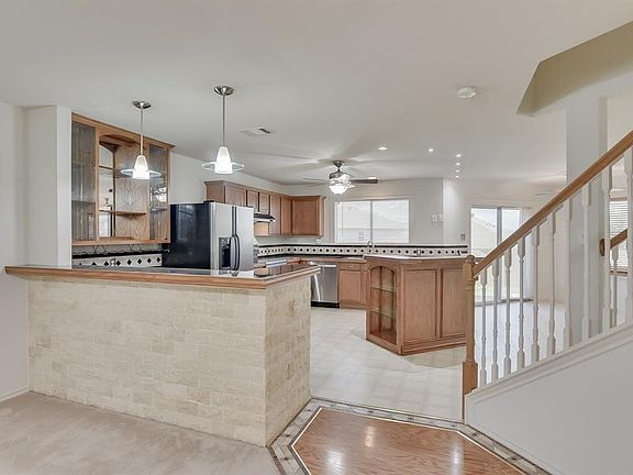 3rd image of 624 Woodpecker Ln