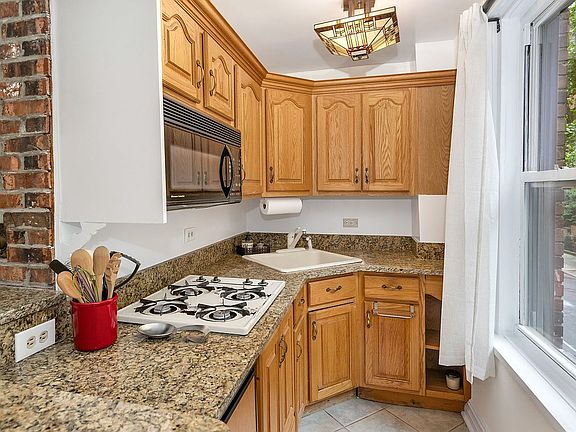 4th image of 319 E 50th St APT 3D