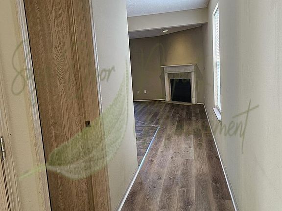 3rd image of 107 NE Sunshine St APT A