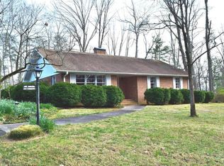 652 Knollwood Dr, Mount Airy, NC 27030